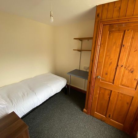 Room In A Shared House بانغور المظهر الخارجي الصورة